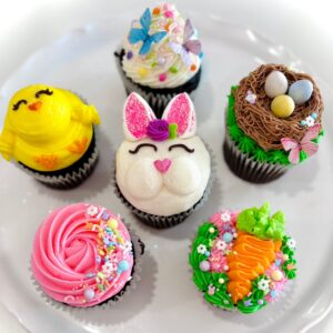 6 Easter themed cupcakes